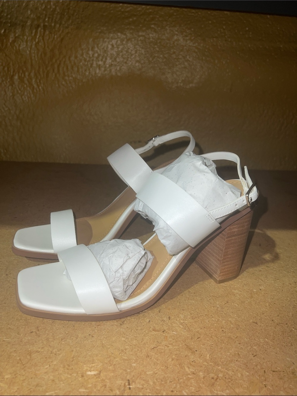 Lisa Vicky White Heels NIB